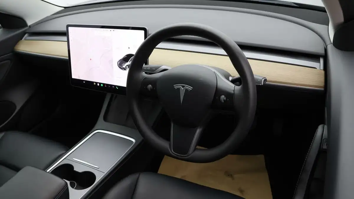 2020-tesla-model-3-e-long-range-big-8