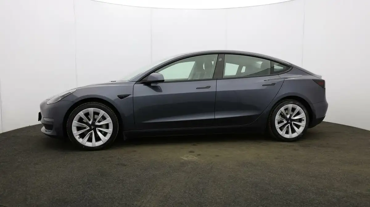 2020-tesla-model-3-e-long-range-big-32