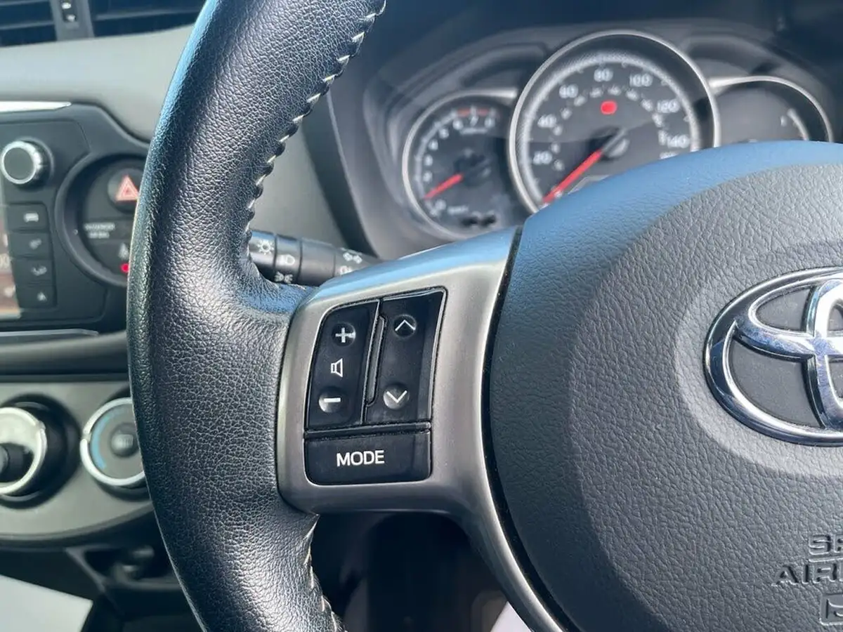 2016-toyota-yaris-133-icon-vvt-i-5d-big-15
