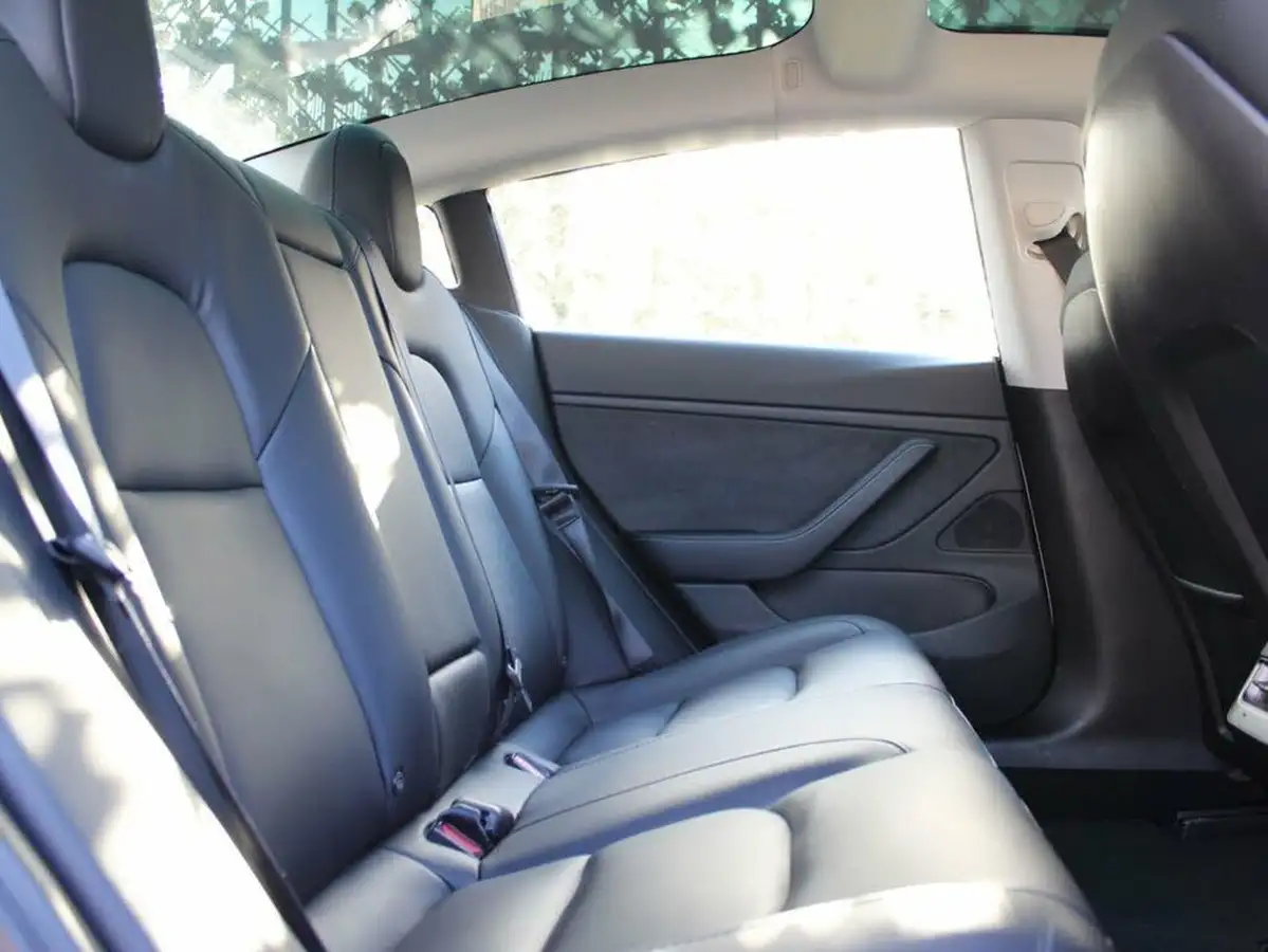 2020-tesla-model-3-e-long-range-big-9