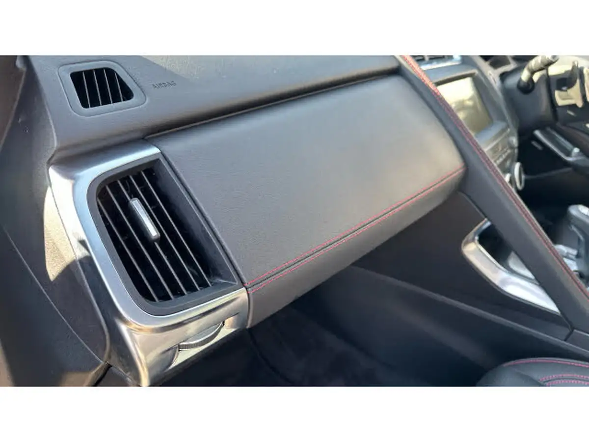 2020-jaguar-e-pace-20-i4d-chequered-flag-150ps-big-48