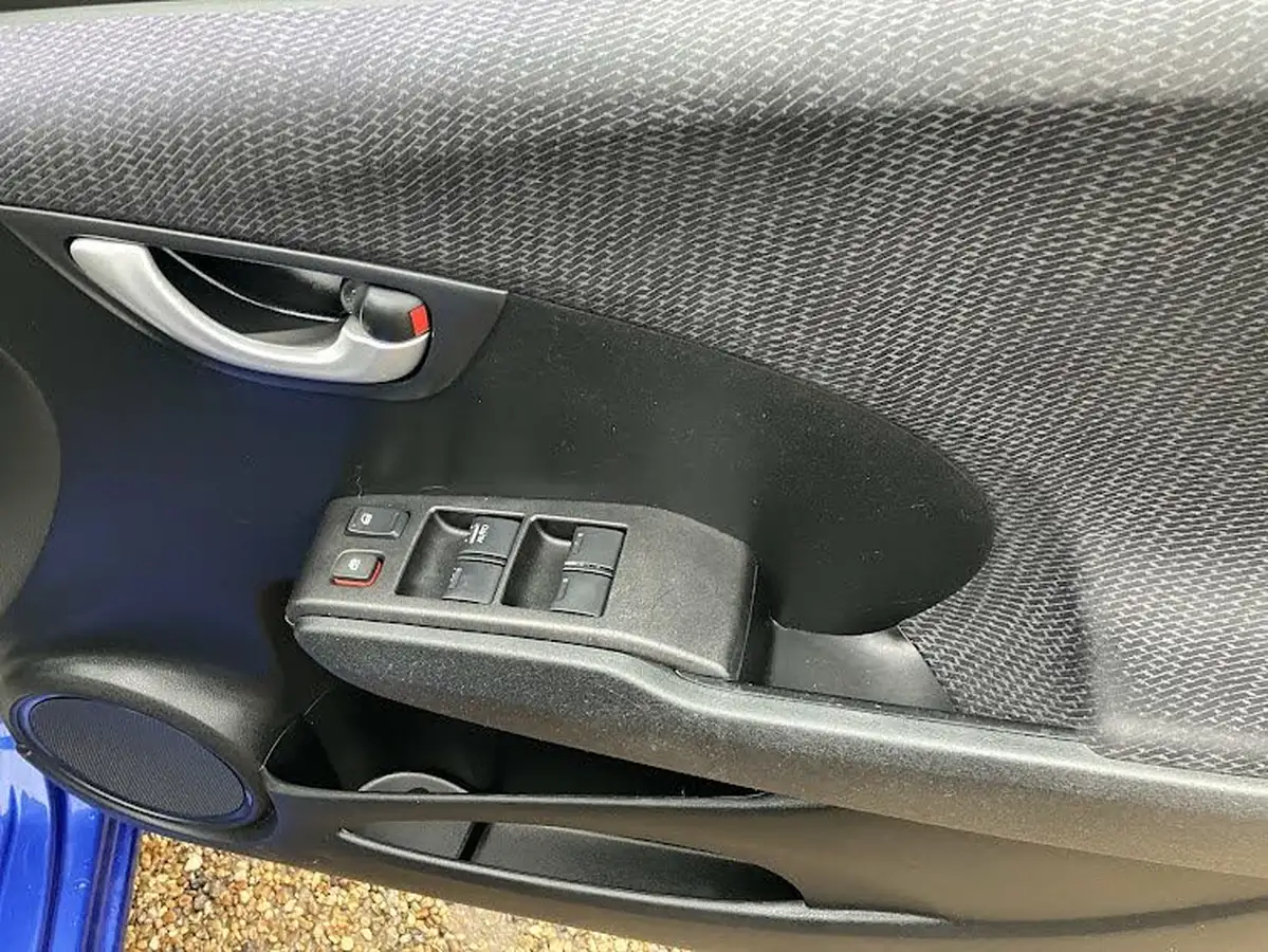 2012-honda-jazz-14-es-big-12