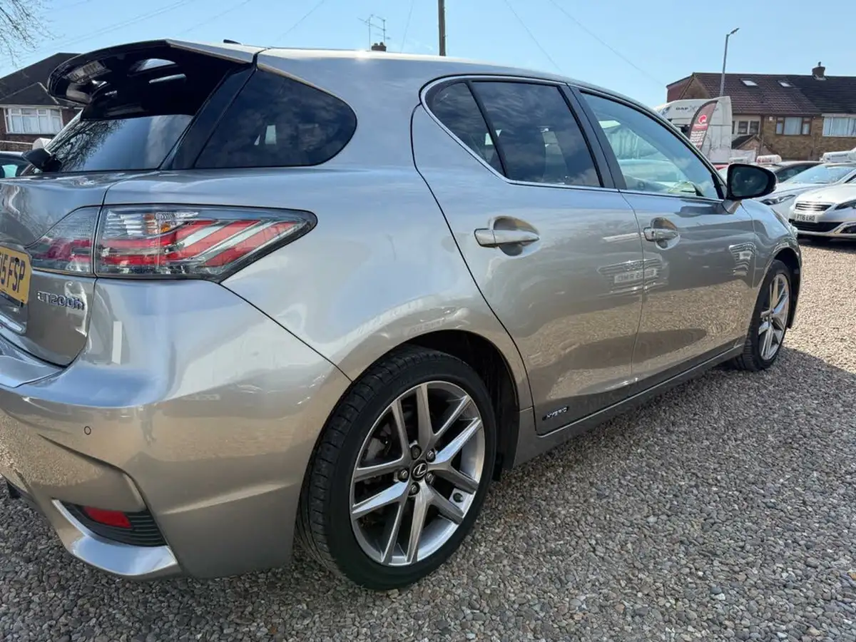 2015-lexus-ct-200h-18-advance-plus-big-21