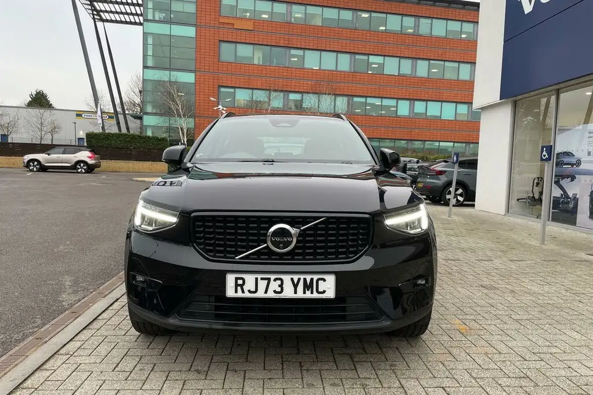2023-volvo-xc40-20-b3-plus-big-11