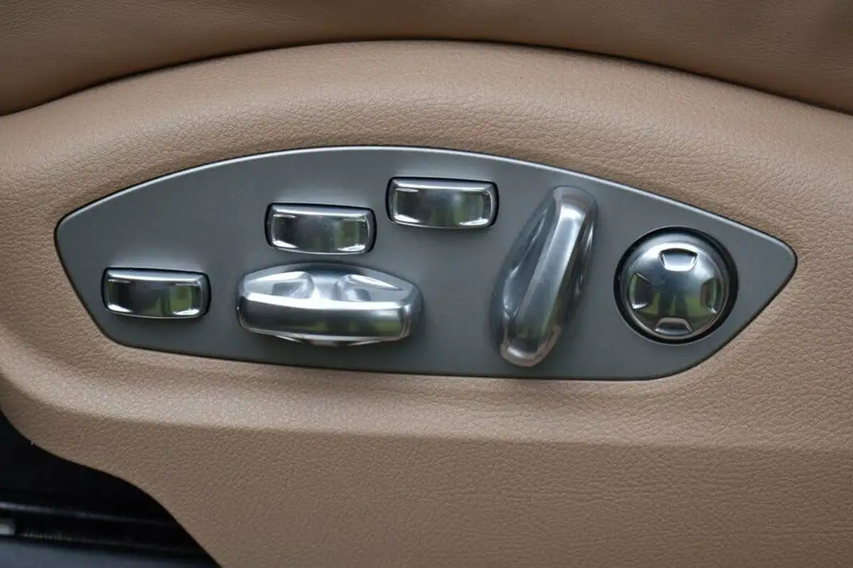 2020-porsche-macan-29-turbo-big-10