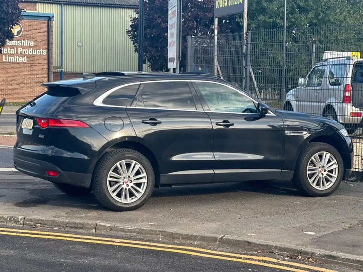 2017-jaguar-f-pace-20-i4d-portfolio-180ps-awd-auto-big-48