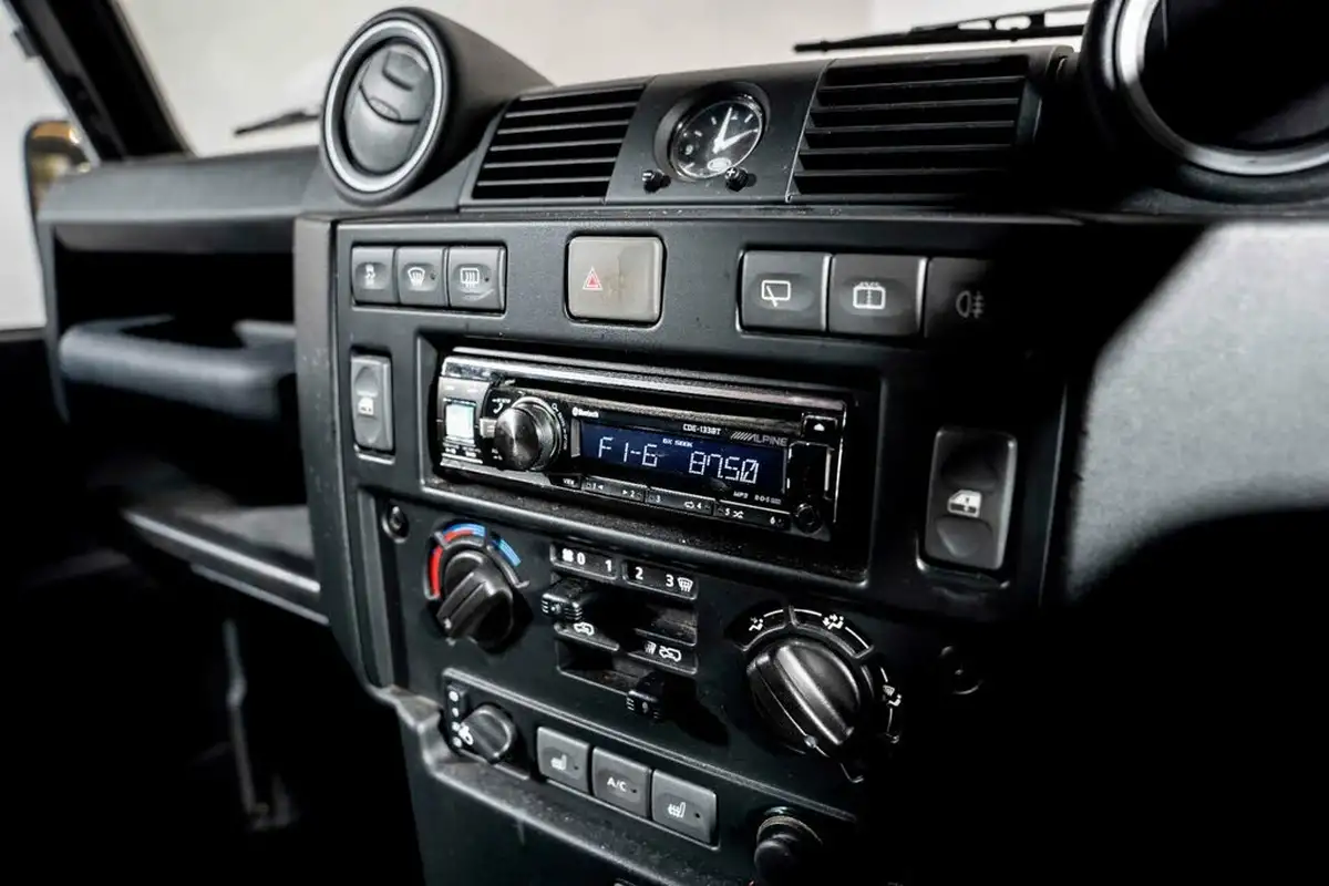 2016-land-rover-110-defender-22td-xs-22i-station-wagon-5-drs-big-24
