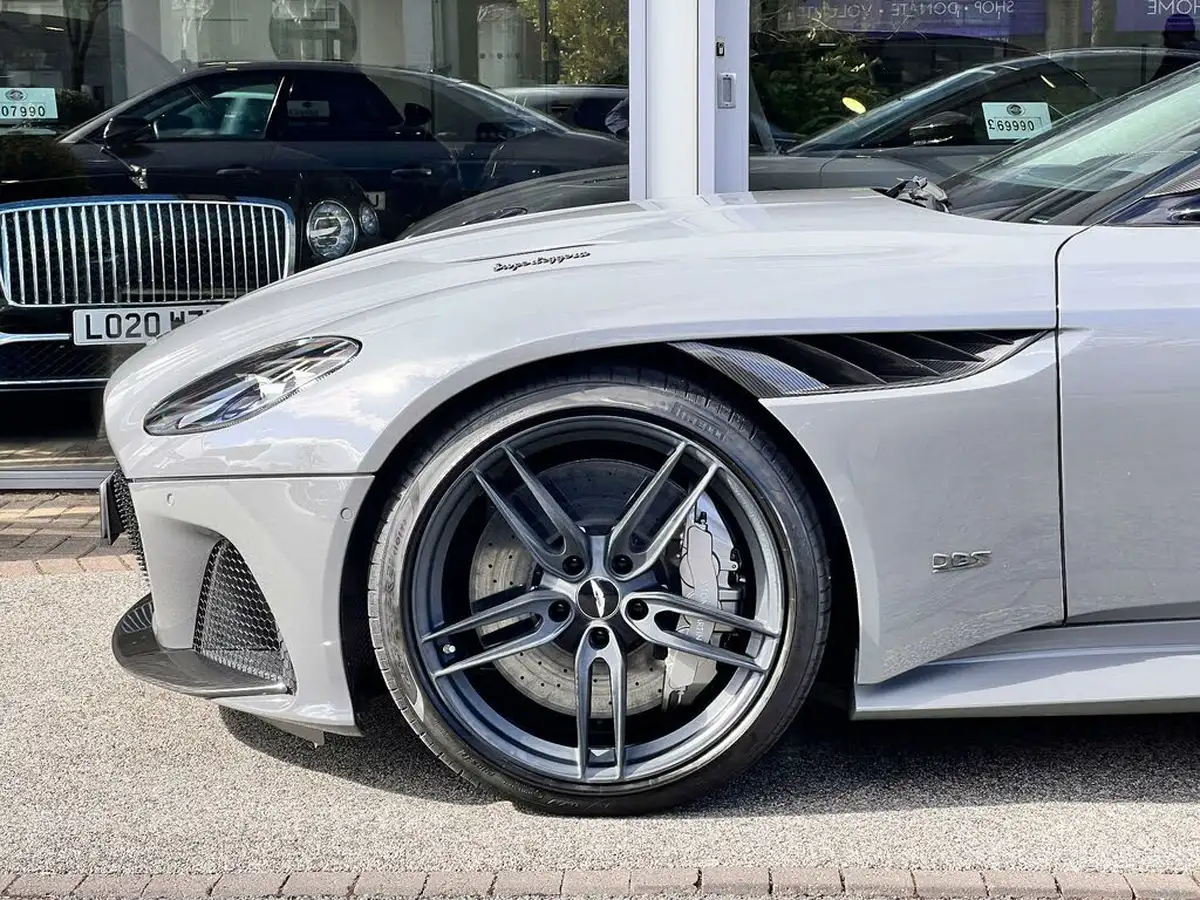 2021-aston-martin-dbs-52-v12-superleggera-big-2