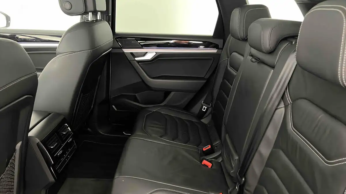 2018-volkswagen-touareg-30tdi-r-line-tech-286ps-ss-big-10