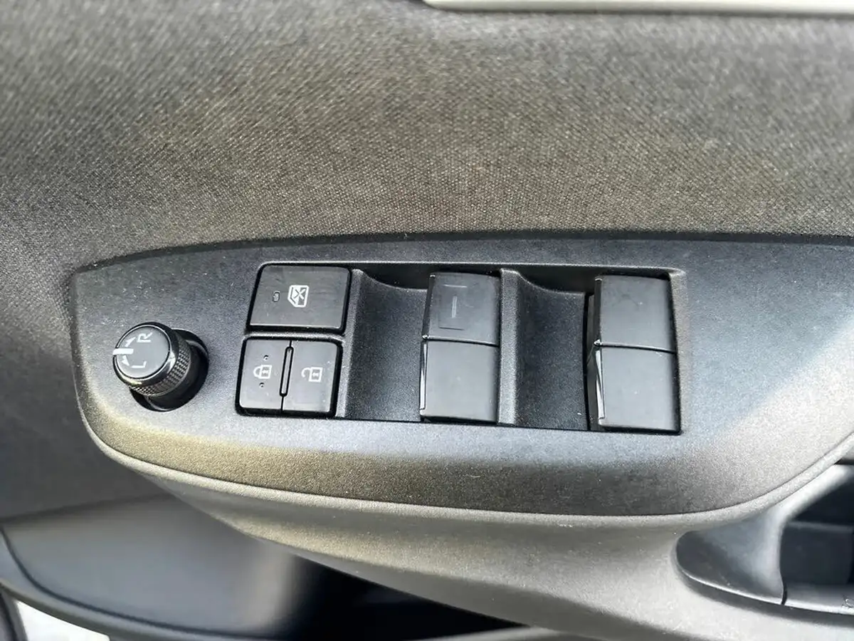 2023-toyota-yaris-cross-15-vvt-i-icon-big-19