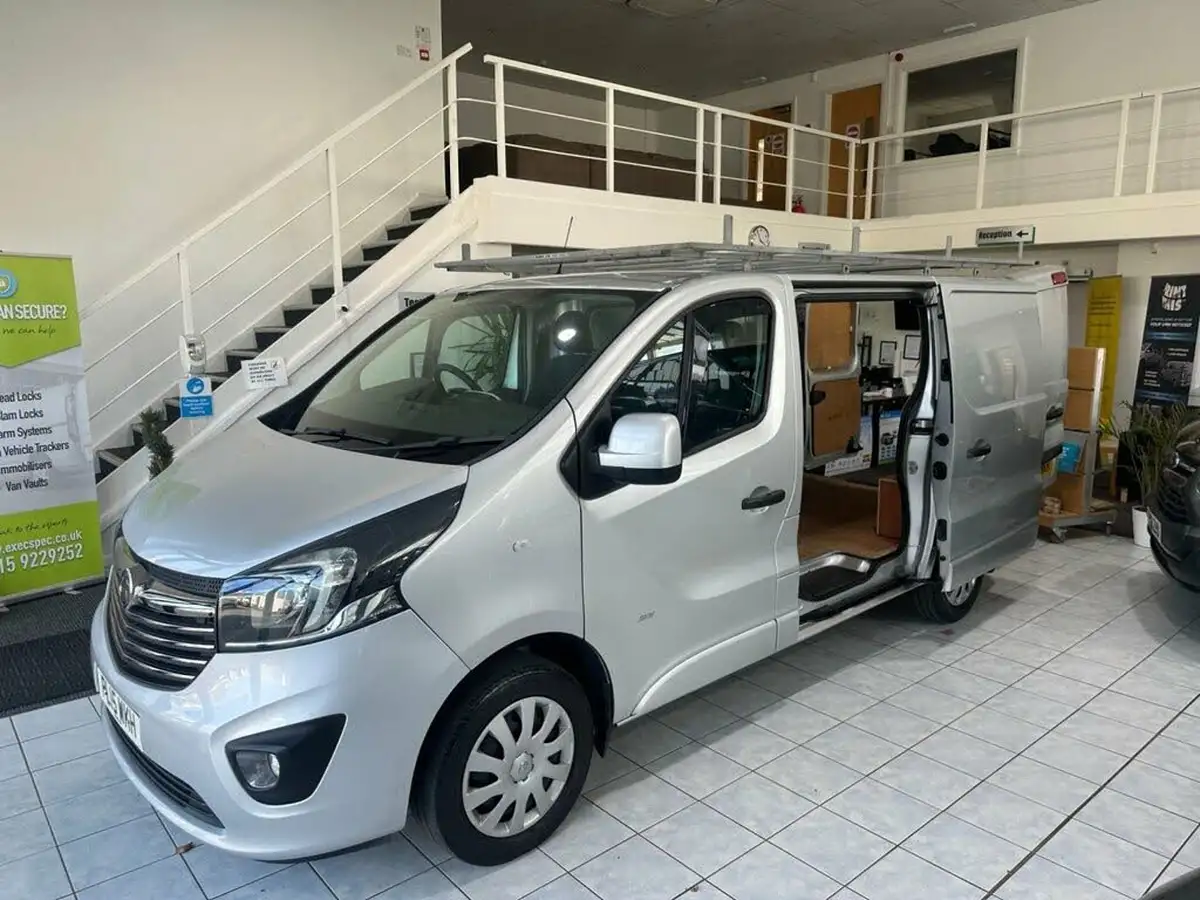 2015-vauxhall-vivaro-16cdti-sportive-2700-ecoflex-l1h1-120ps-big-0