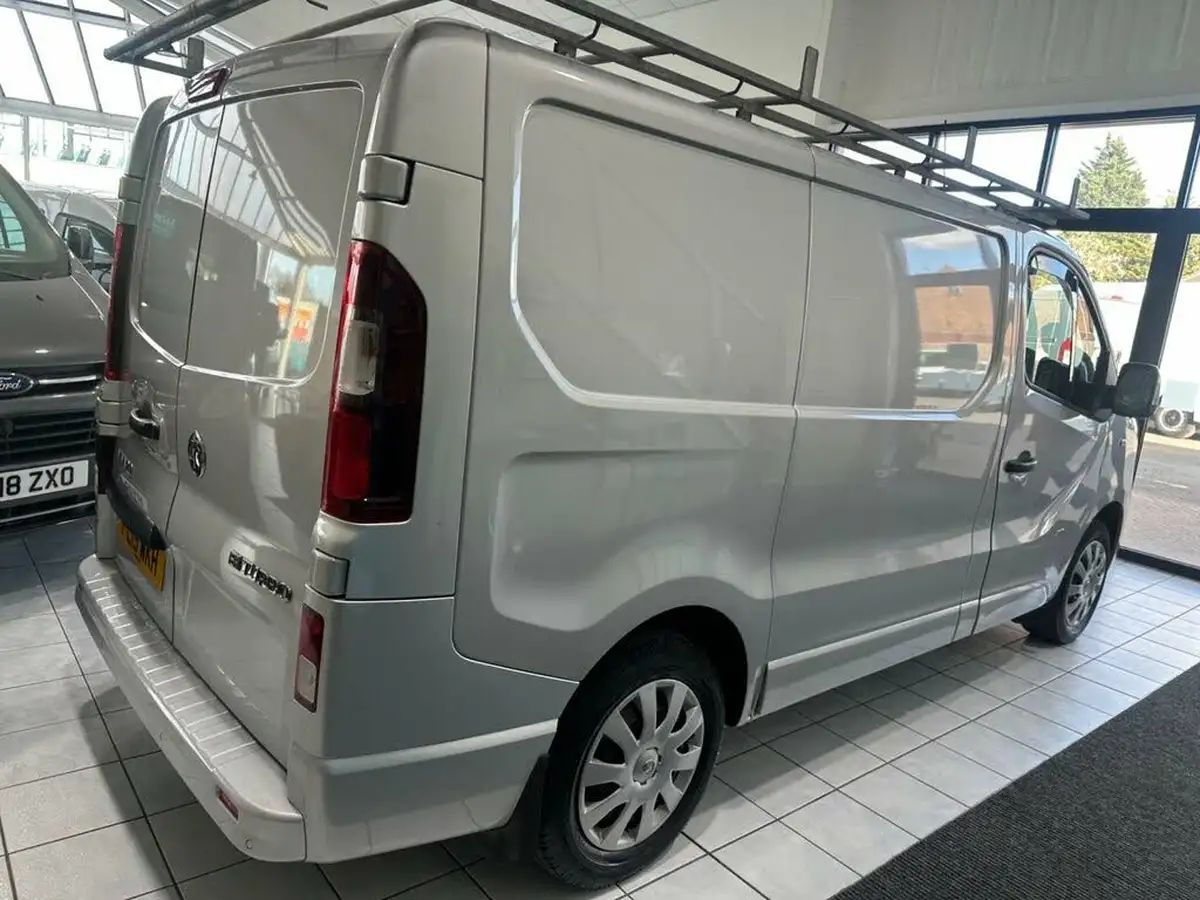 2015-vauxhall-vivaro-16cdti-sportive-2700-ecoflex-l1h1-120ps-big-3