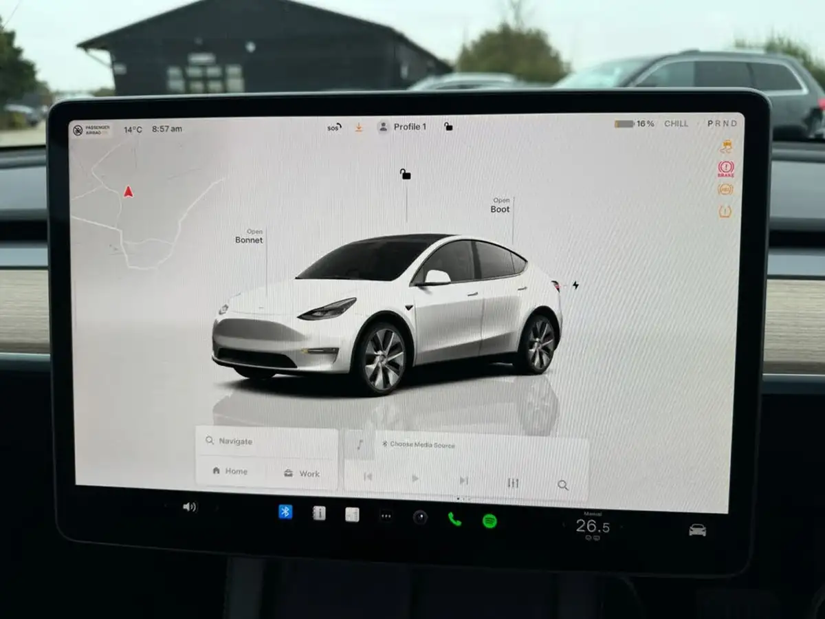 2023-tesla-model-y-e-rwd-big-17