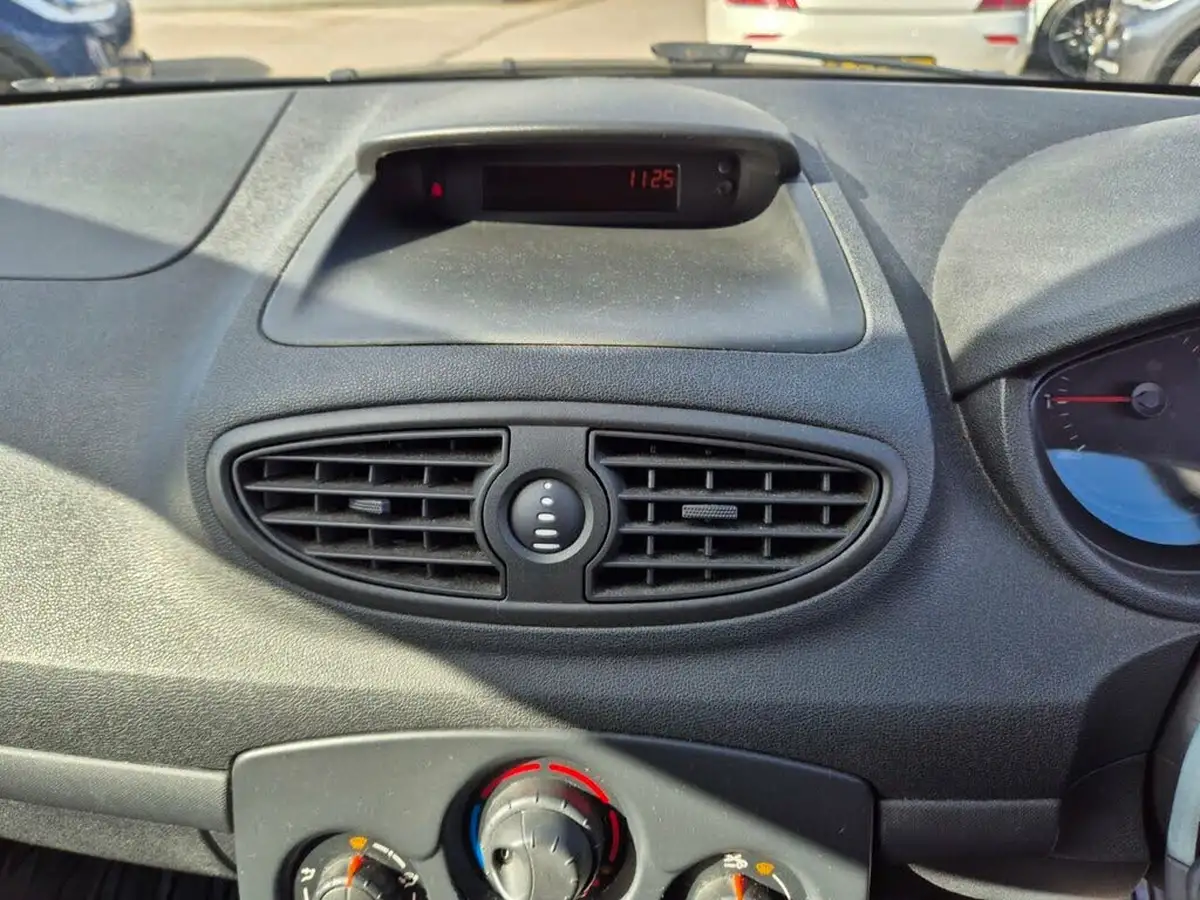 2008-renault-clio-12-extreme-16v-75-5d-big-10