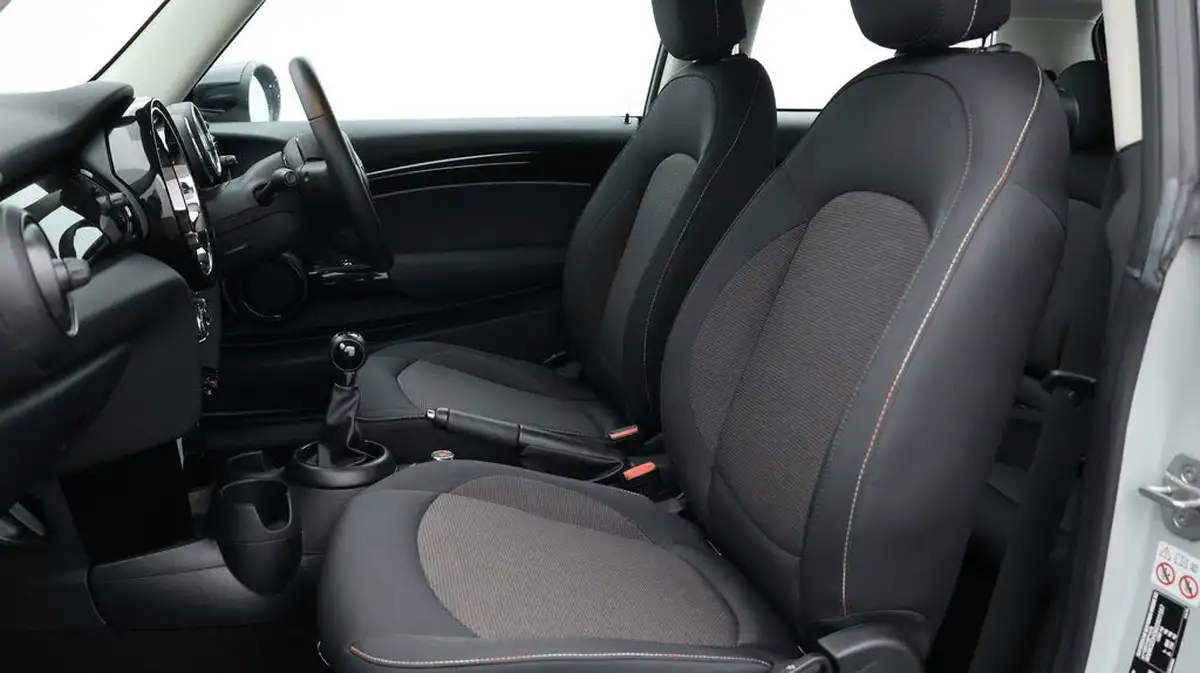 2021-mini-cooper-15-cooper-classic-hatchback-3d-big-13