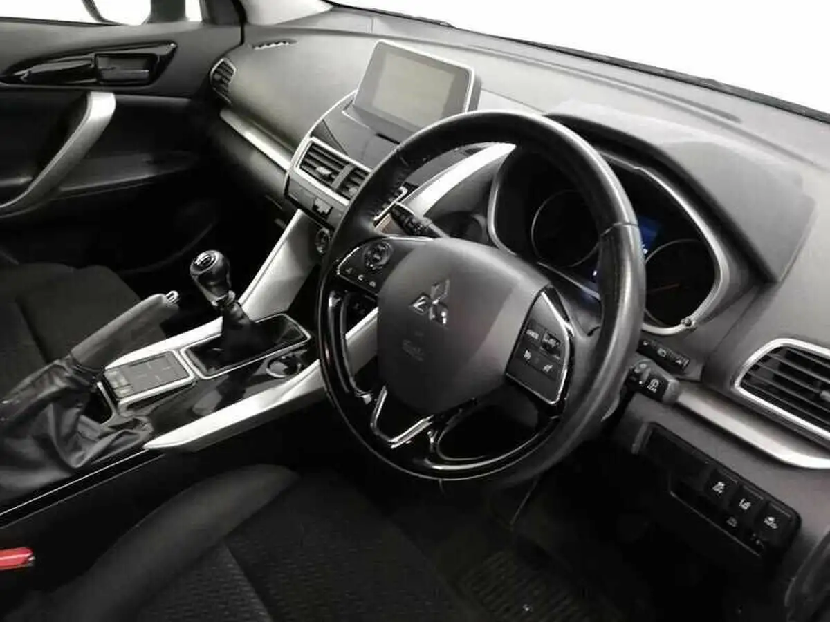 2018-mitsubishi-eclipse-cross-15-2-big-9