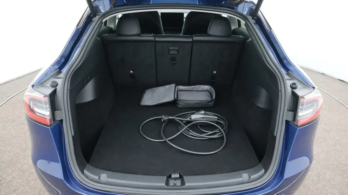 2022-tesla-model-y-e-long-range-big-17