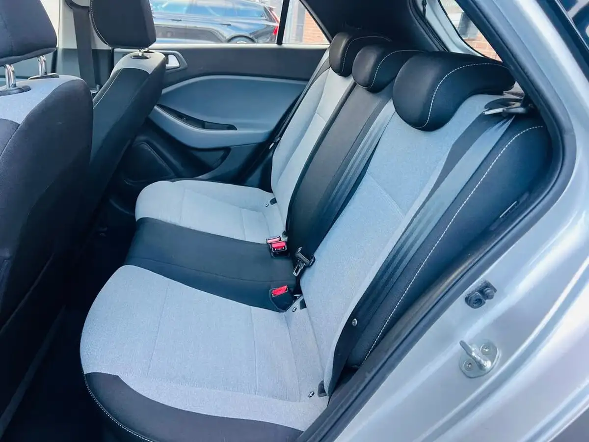 2015-hyundai-i20-14-se-big-15