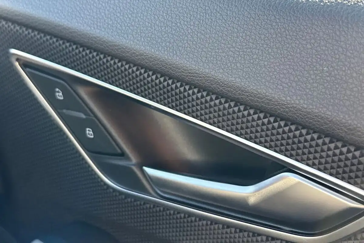 2023-audi-q2-10-30-tfsi-sport-big-46
