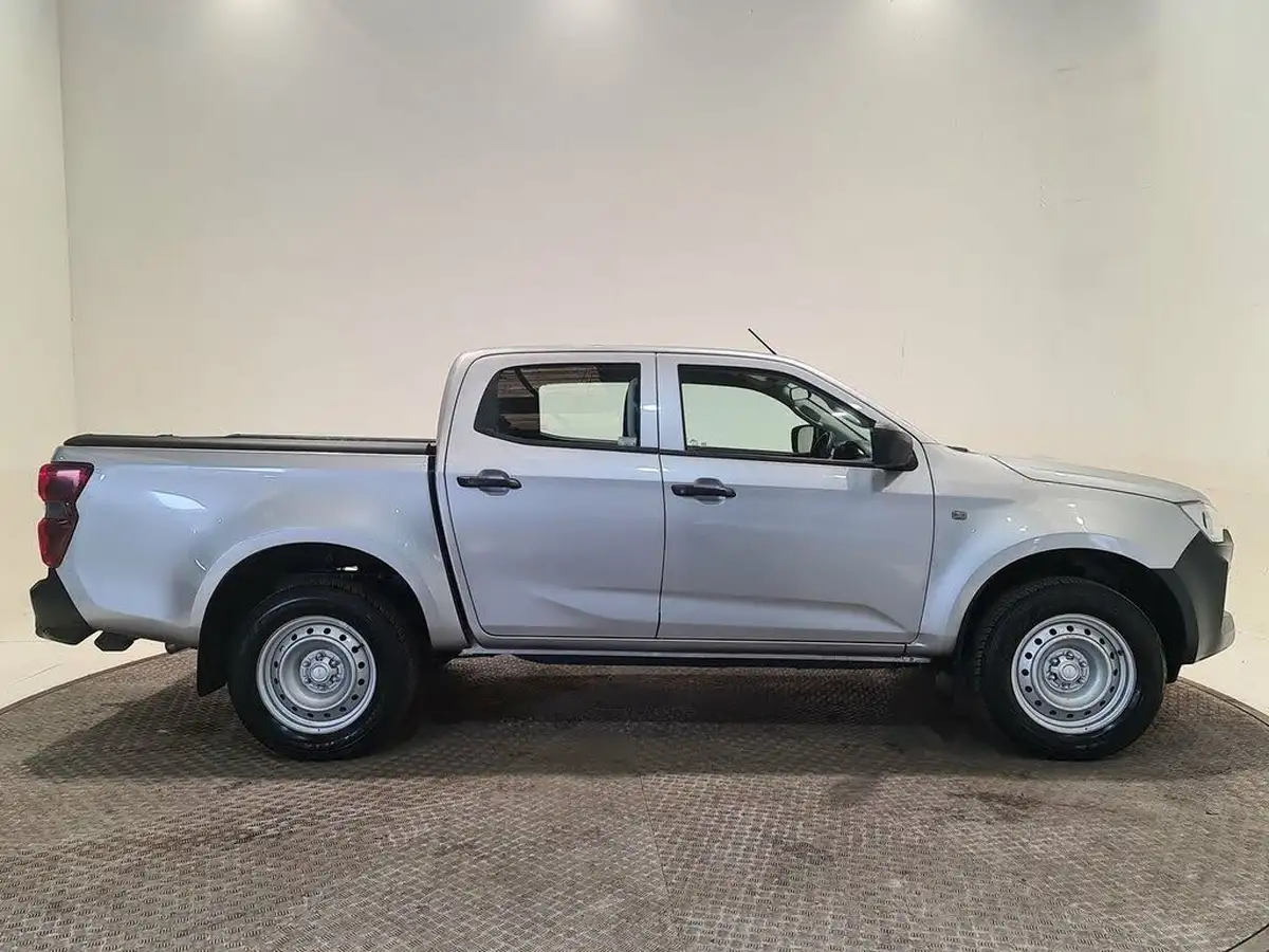 2023-isuzu-d-max-19td-utility-4x4-double-rear-differential-lock-big-13