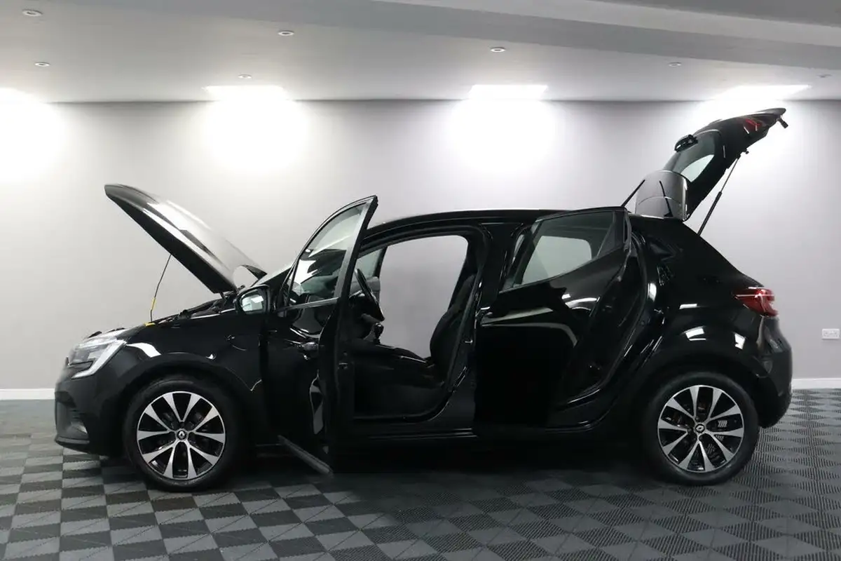 2022-renault-clio-10-tce-iconic-edition-big-3