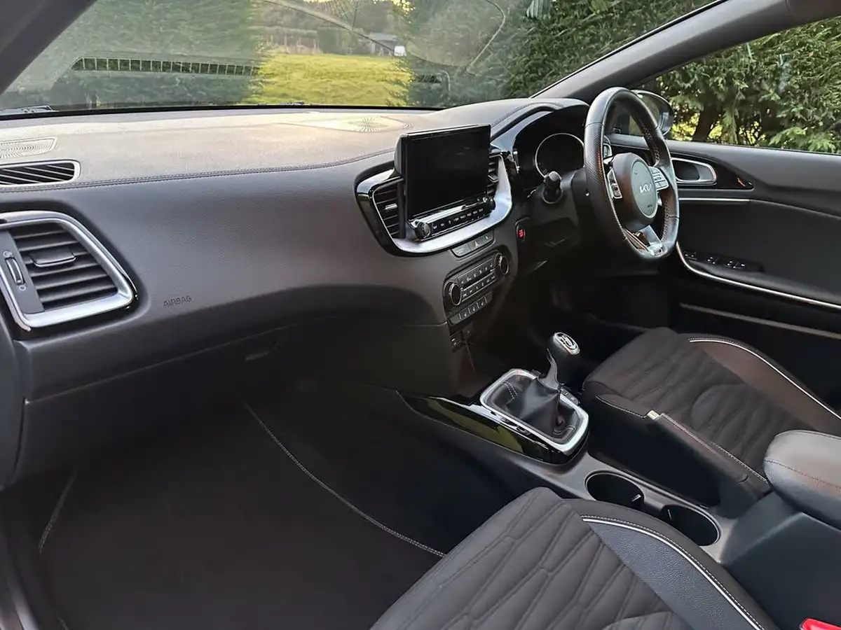 2022-kia-ceed-15-t-gdi-gt-line-big-18