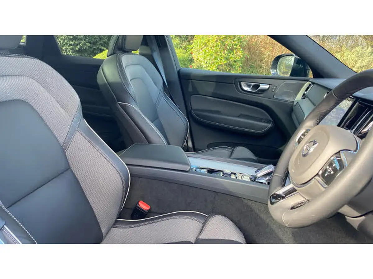 2024-volvo-xc60-20-t6-plus-black-edition-big-8