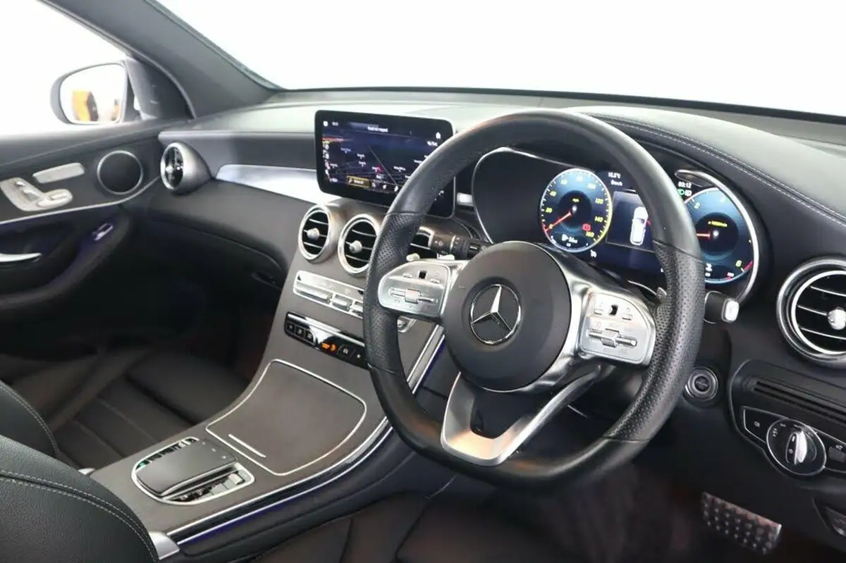 2021-mercedes-benz-glc-class-20d-glc300d-amg-line-premium-plus-245ps-station-wagon-5d-big-11