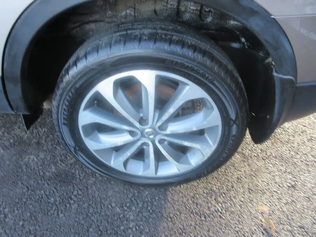 2012-nissan-qashqai2-15td-tekna-big-26