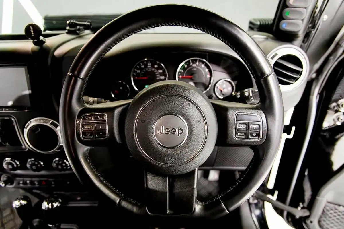 2016-jeep-wrangler-36-overland-5d-big-27