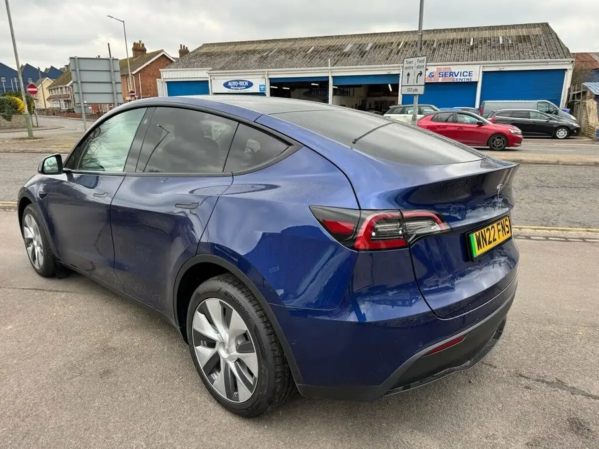 2022-tesla-model-y-e-long-range-big-3