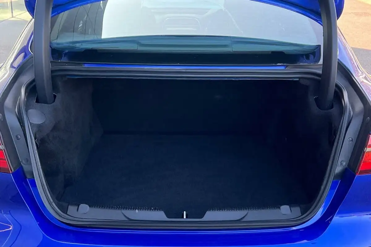 2020-jaguar-xe-20i-r-dynamic-s-250ps-big-27