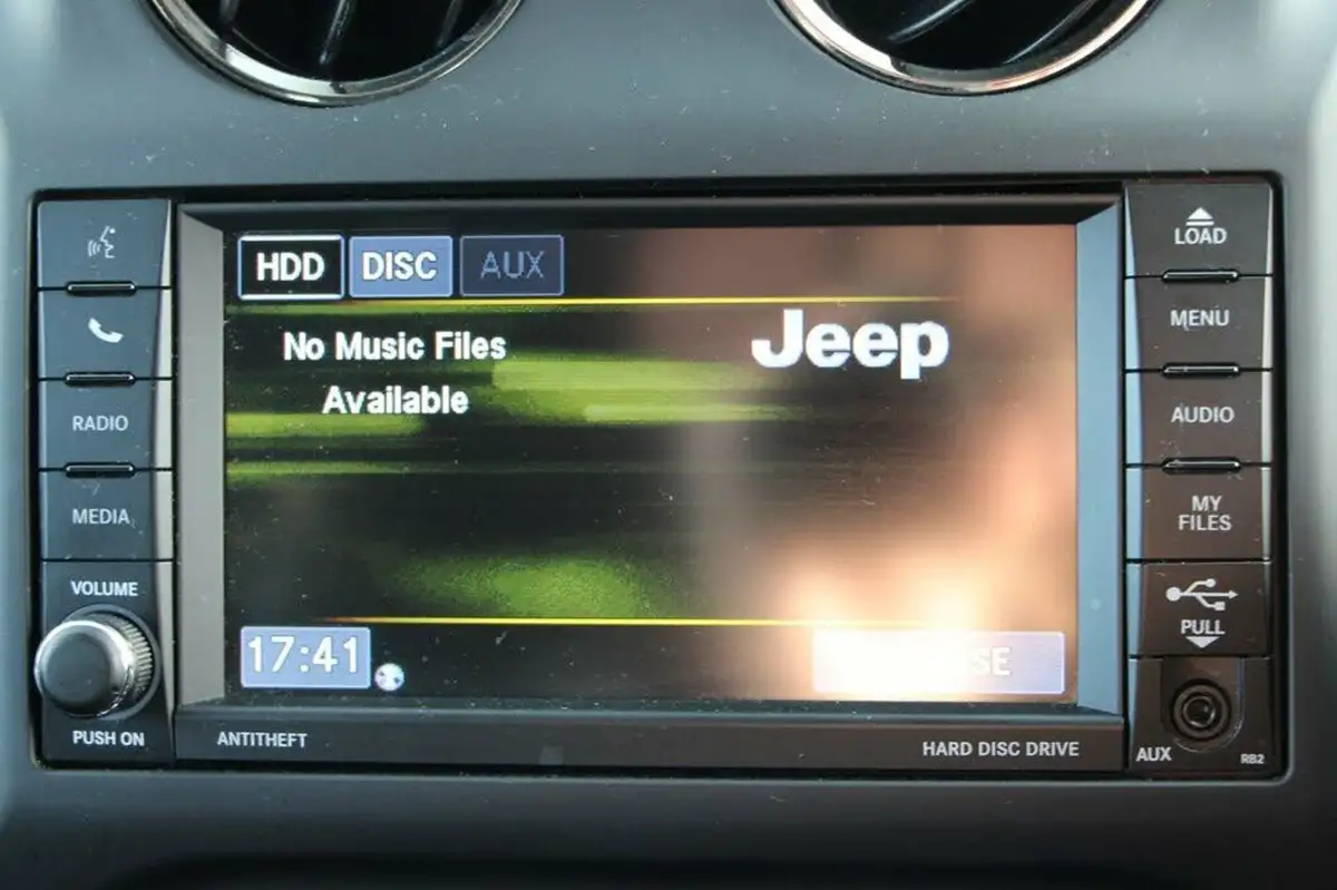 2014-jeep-compass-24-limited-big-23