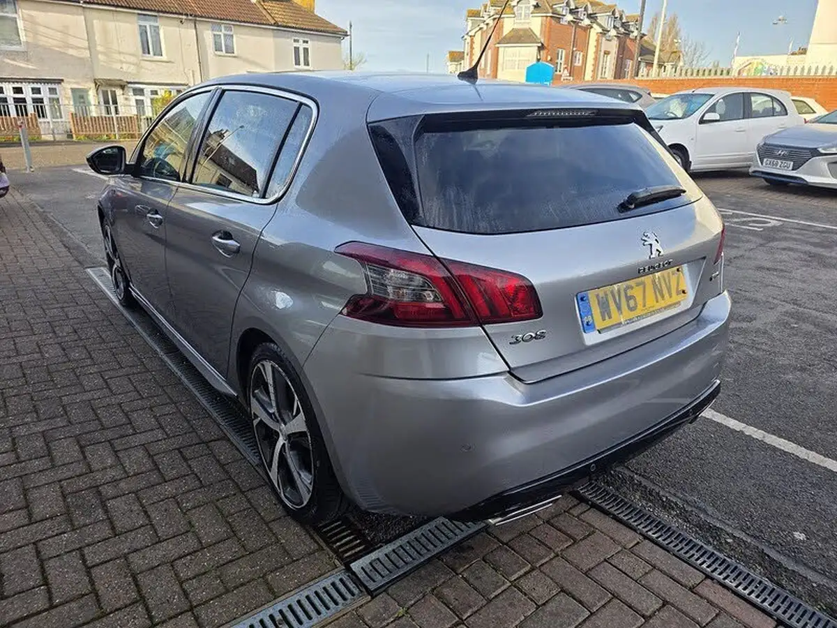2017-peugeot-308-12-puretech-gt-line-big-4