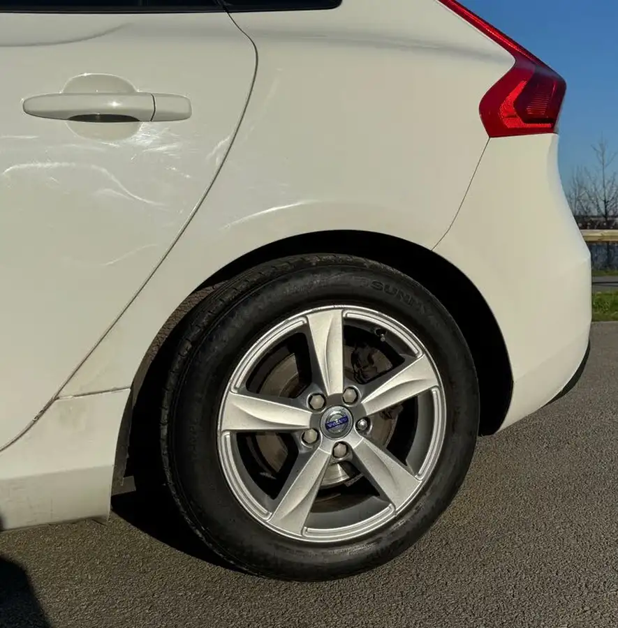 2016-volvo-v40-20td-d2-es-big-18