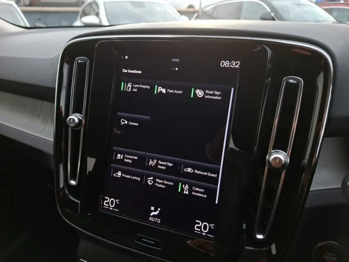 2022-volvo-xc40-15-t4-inscription-big-12