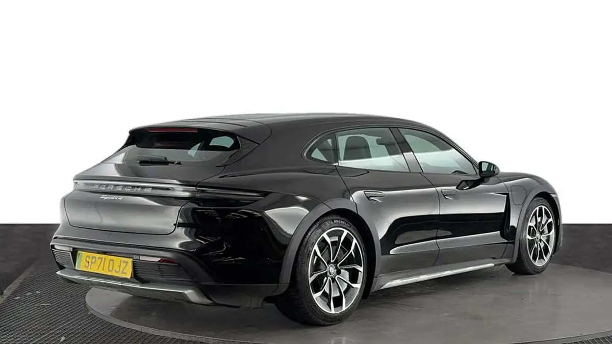 2021-porsche-taycan-e-4-cross-turismo-big-3