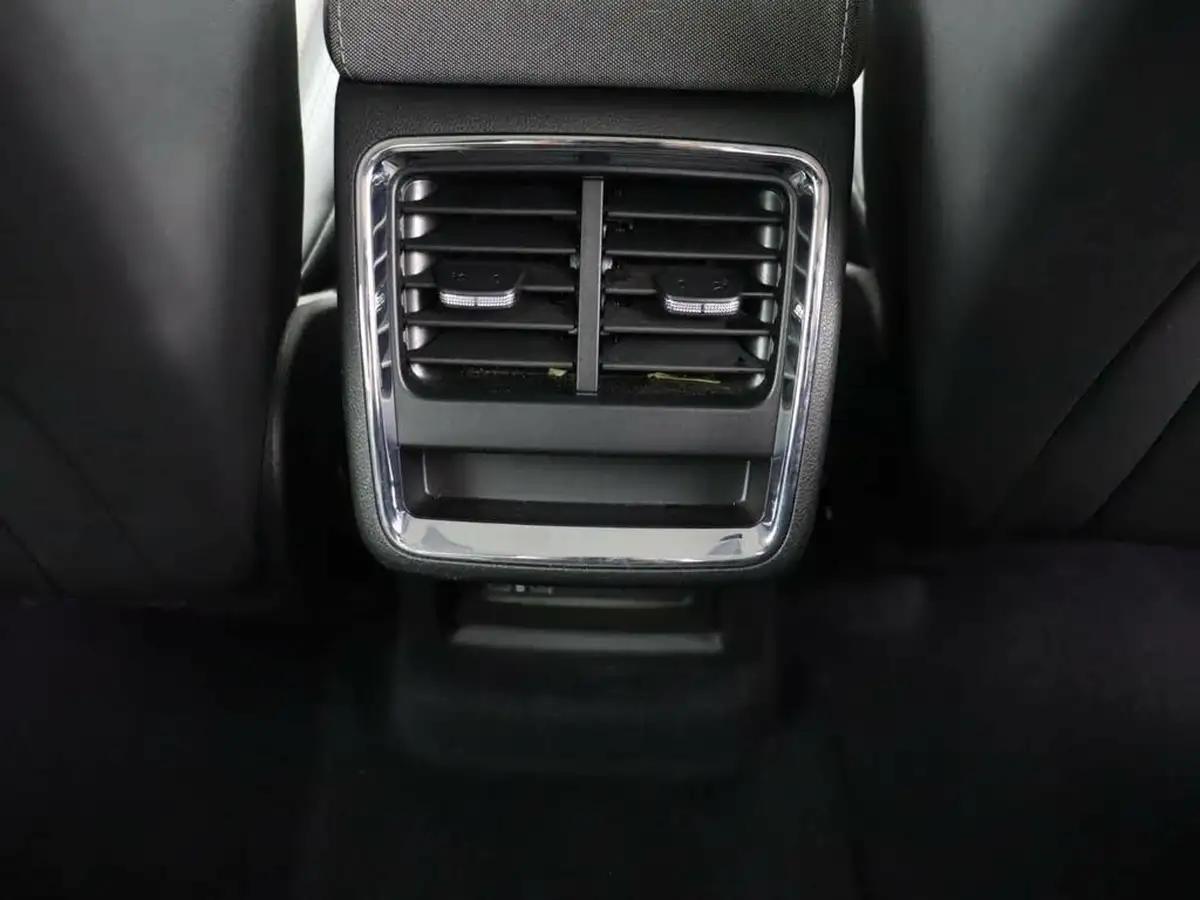 2021-skoda-enyaq-e-60-62-kwh-big-34