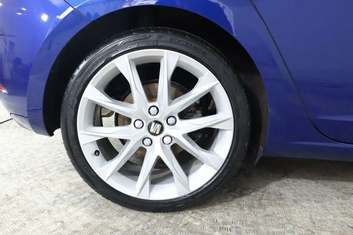 2019-seat-leon-20-tsi-fr-sport-hatchback-big-24