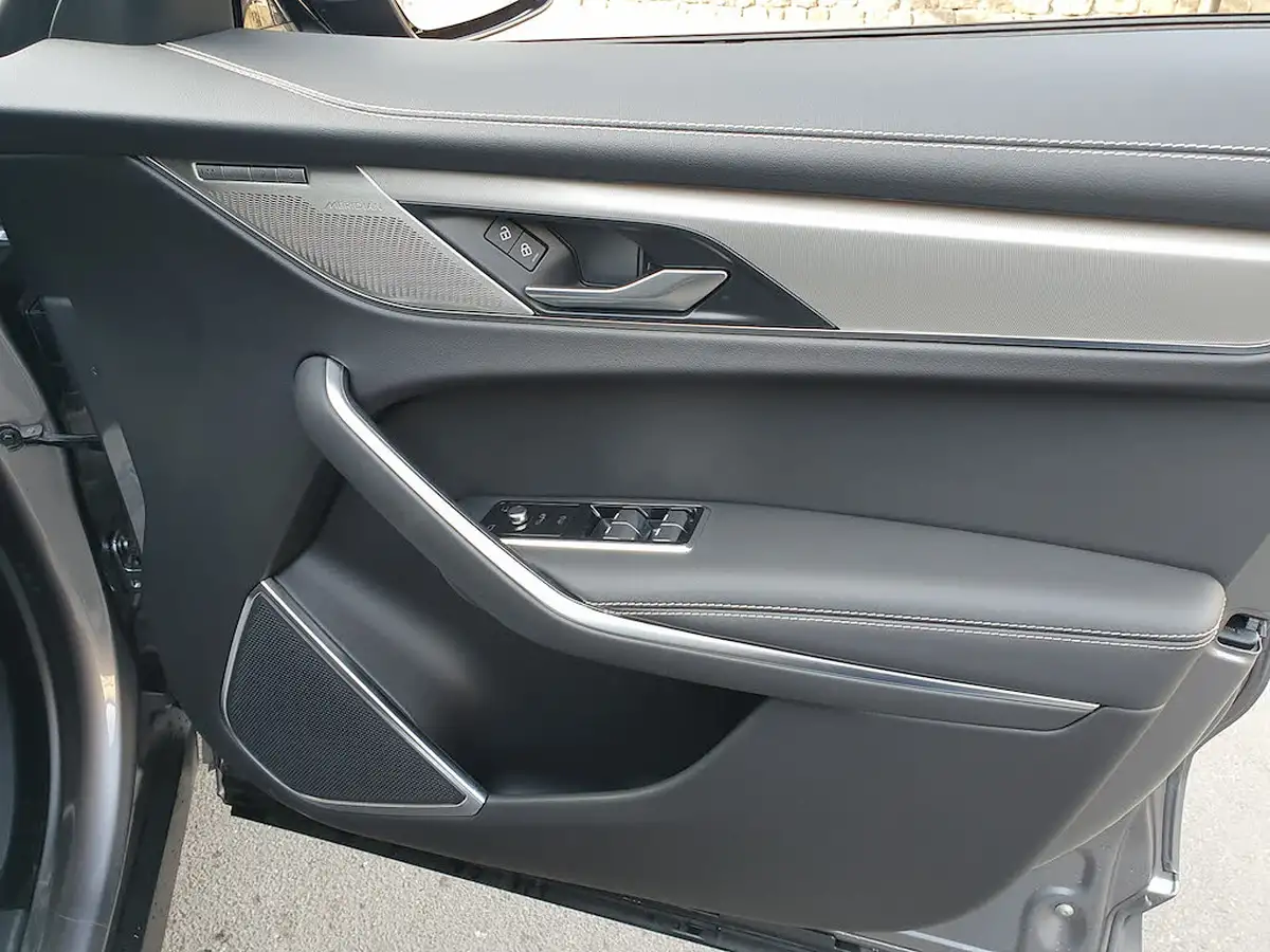 2024-jaguar-f-pace-30-d300-r-dynamic-hse-black-big-28