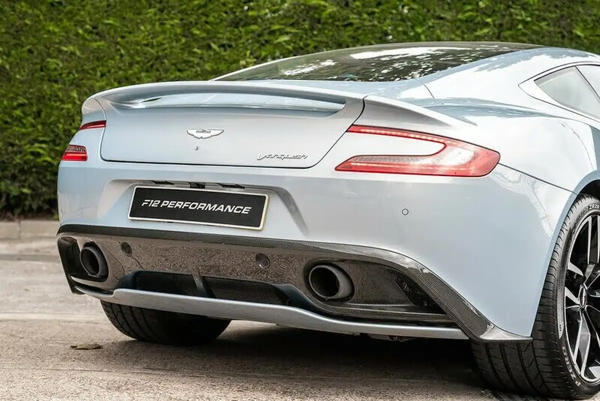 2015-aston-martin-vanquish-59-22-big-28