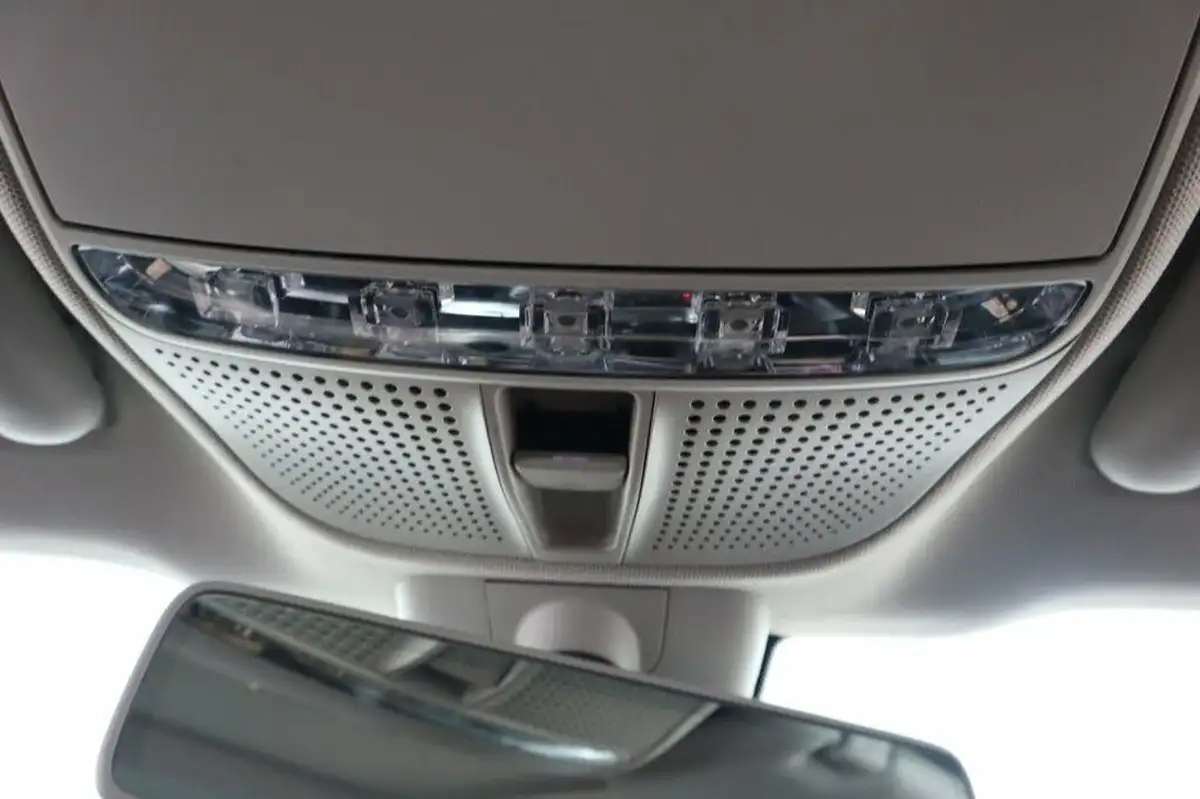 2018-mercedes-benz-e-class-20d-e220d-se-premiumss-saloon-4d-big-33