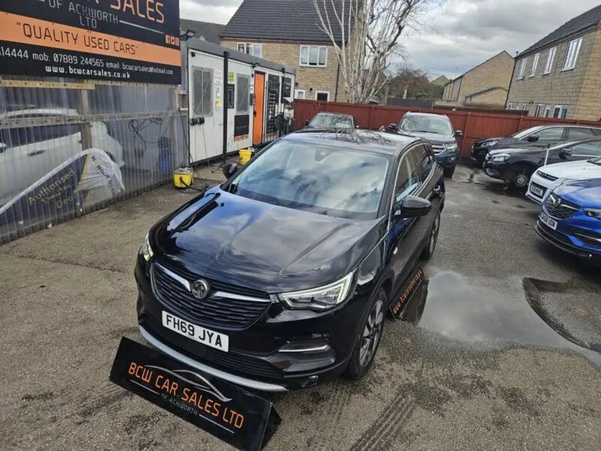 2019-vauxhall-grandland-x-12-sri-nav-big-3
