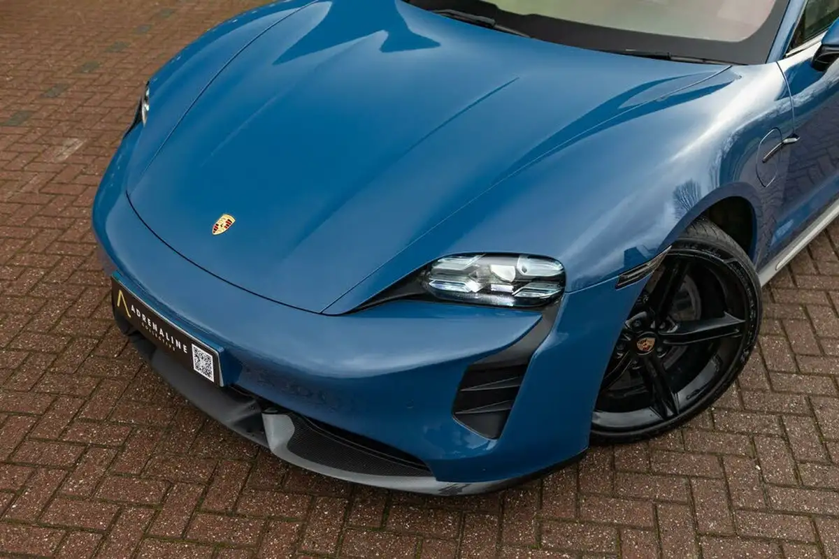 2021-porsche-taycan-e-turbo-s-big-10