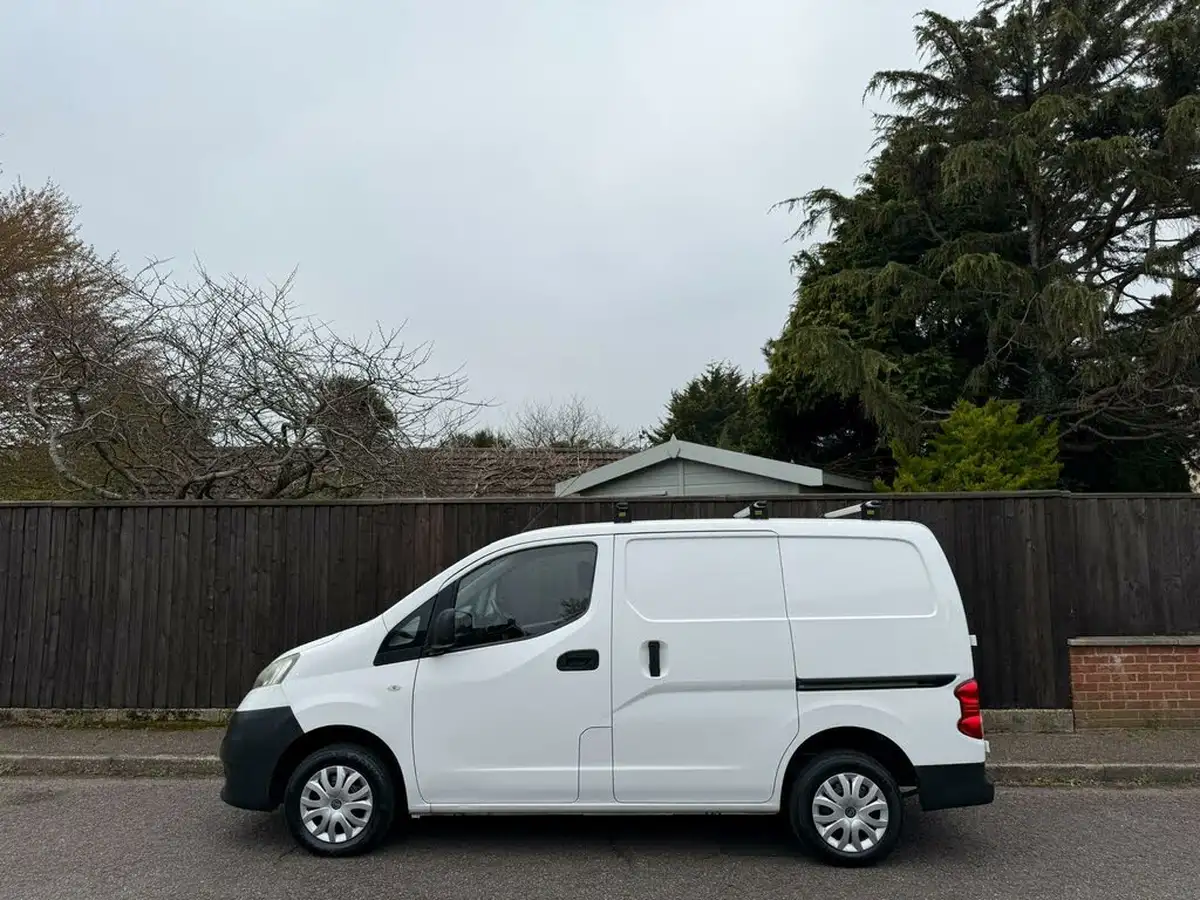 2015-nissan-nv200-15td-acenta-89bhp-panel-van-big-4