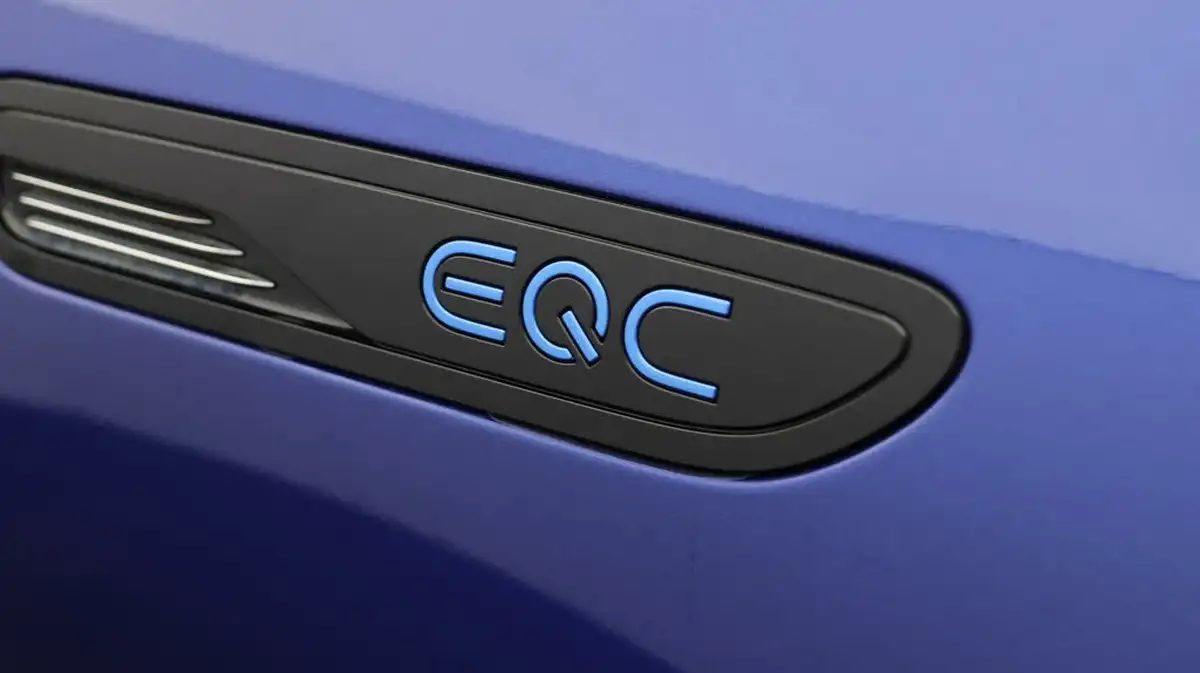 2022-mercedes-benz-eqc-e-eqc-400-amg-line-big-19
