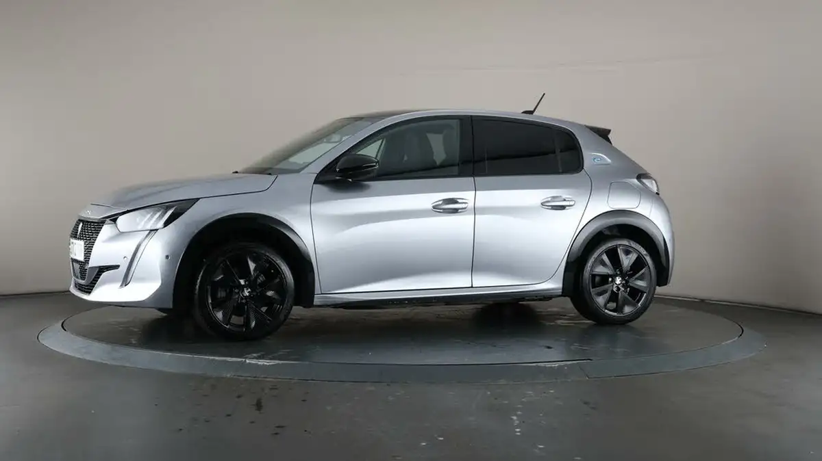2021-peugeot-208-e-gt-premium-big-40