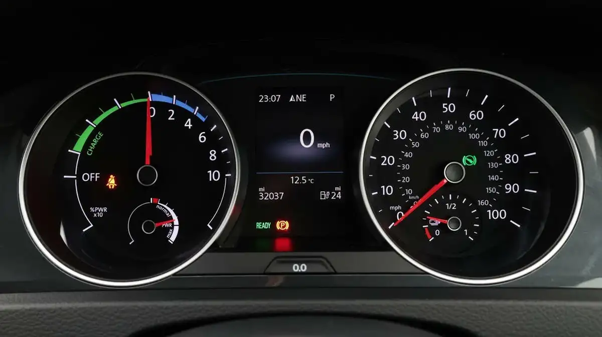 2019-volkswagen-golf-e-e-golf-big-10