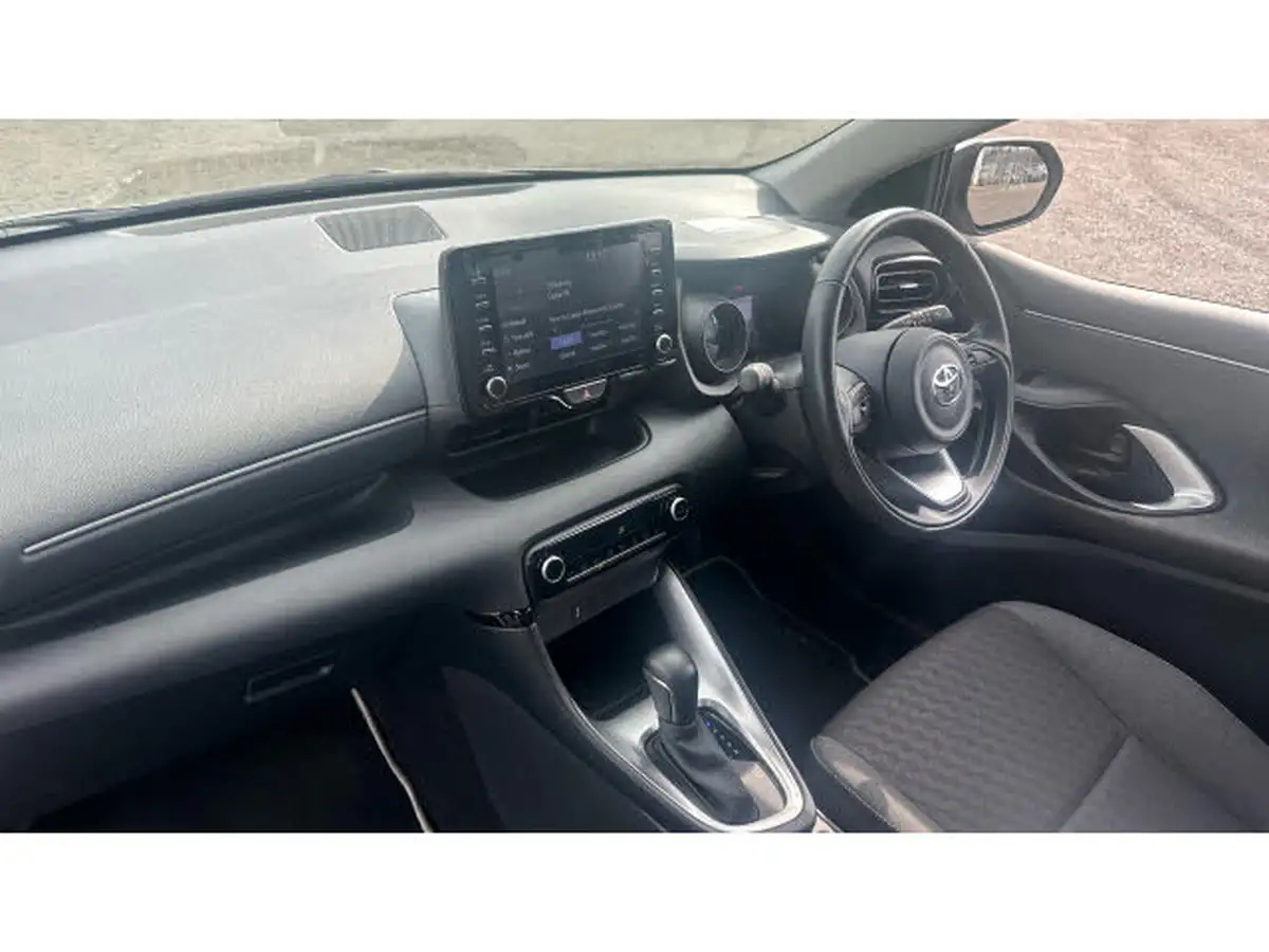 2021-toyota-yaris-15-vvt-i-design-big-8