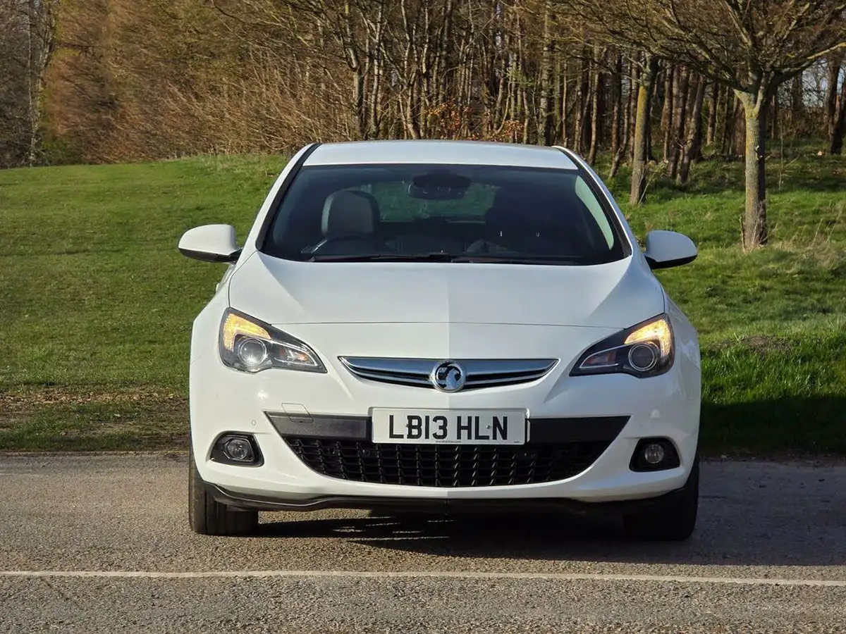 2013-vauxhall-astra-gtc-16-sri-180ps-big-1